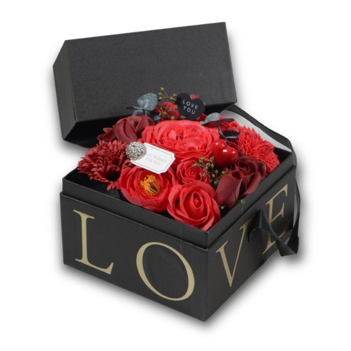GIFT BOX LOVE CON FIORI 13X13X12 ROSSA